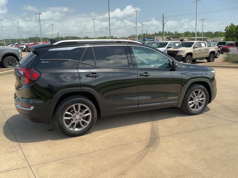 Used 2023 GMC Terrain SLT AWD/4WD image 8