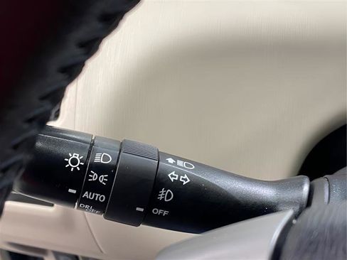 Used 2014 Toyota Prius V Five image 15