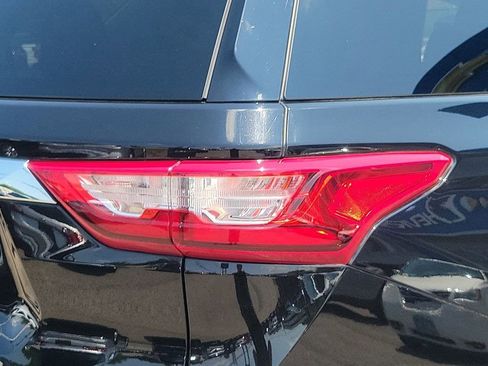 Used 2021 Chevrolet Traverse LS w/ LPO, Floor Liner Package image 31