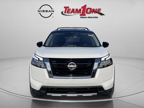 Used 2024 Nissan Pathfinder SL w/ SL Premium Package image 2