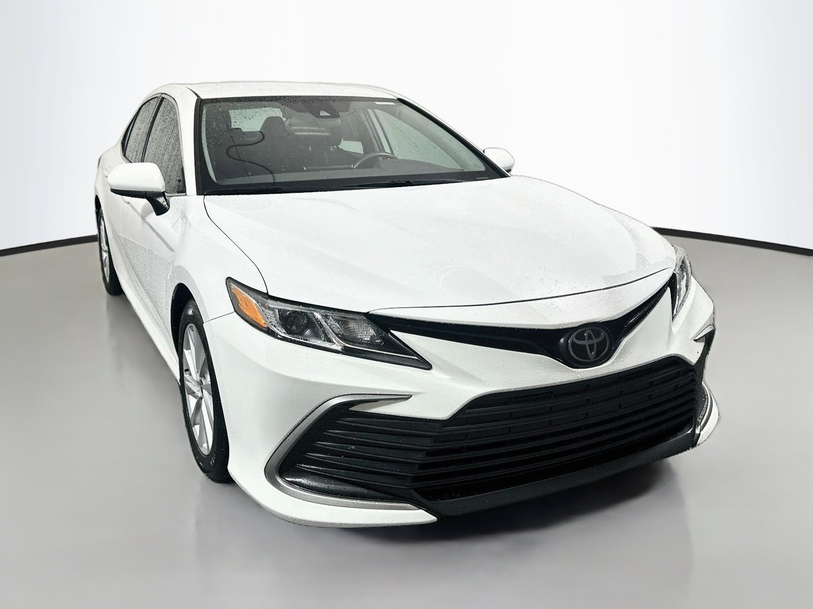 Used 2022 Toyota Camry LE FWD image 1
