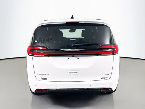 New 2026 Chrysler Pacifica Select image 6