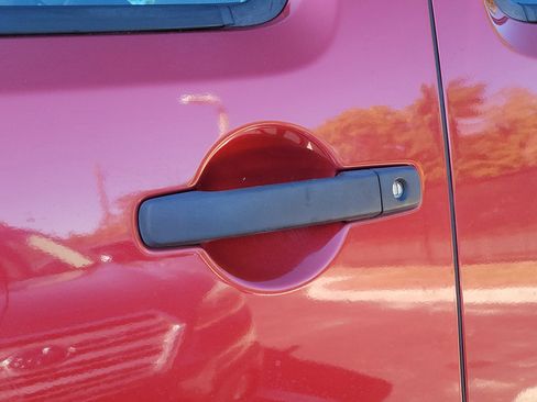 Used 2014 Nissan Frontier S image 5