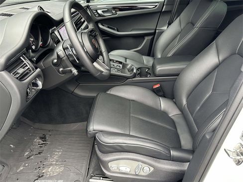 Used 2025 Porsche Macan Turbo image 19