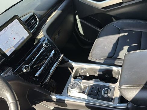 Used 2023 Ford Explorer Limited image 18