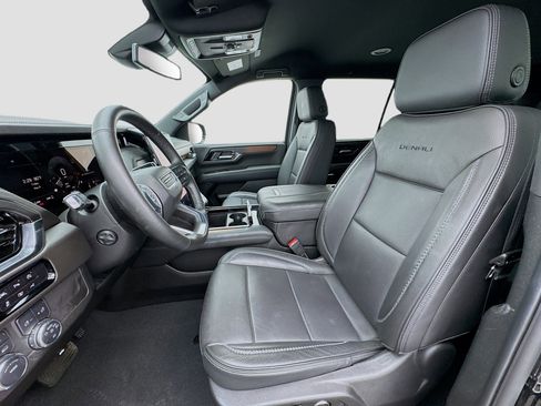 Used 2025 GMC Yukon Denali AWD/4WD image 13