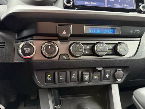 Used 2021 Toyota Tacoma TRD Sport w/ Technology Package image 17