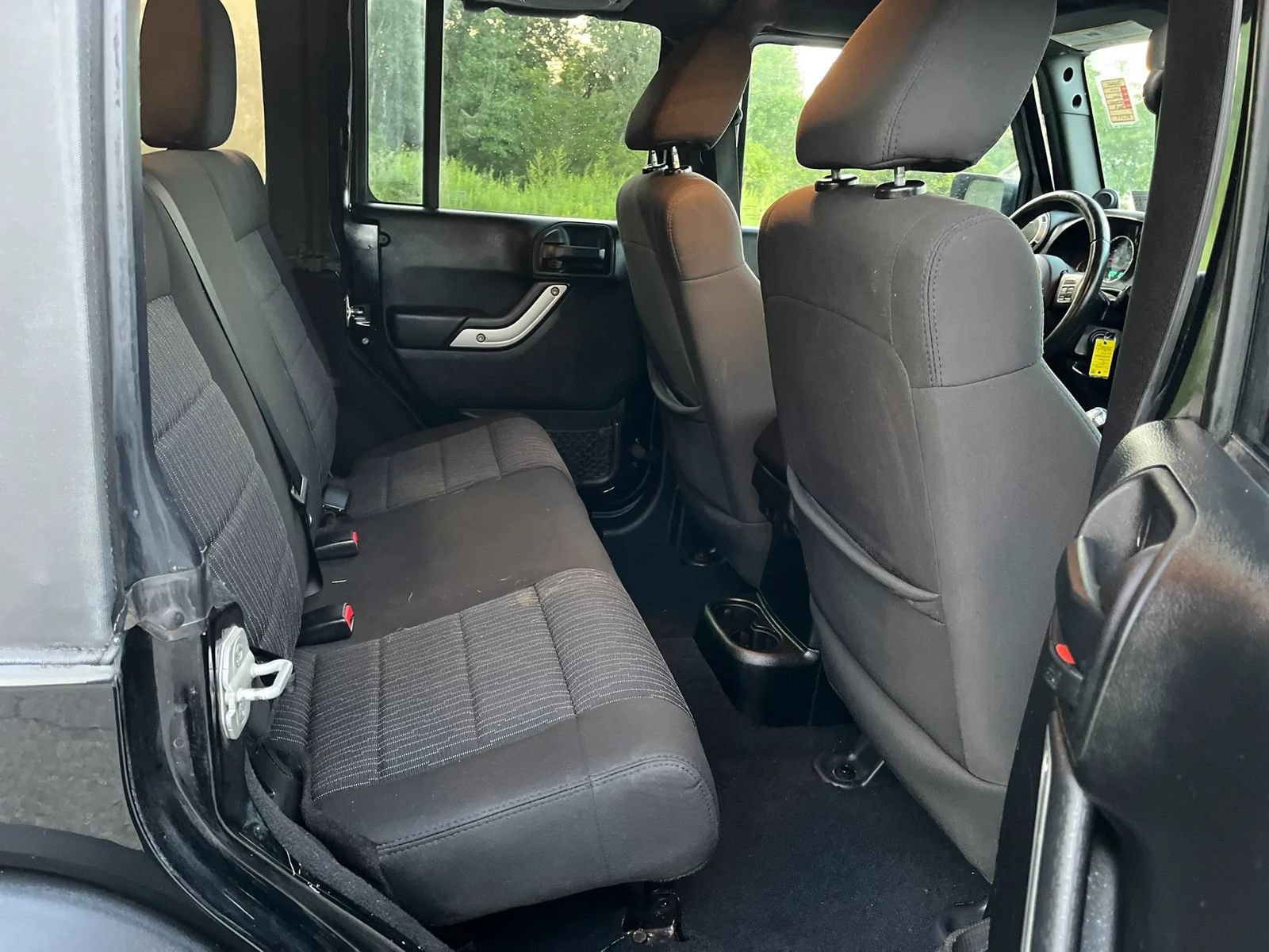 Used 2012 Jeep Wrangler Unlimited Rubicon w/ Connectivity Group AWD/4WD image 17