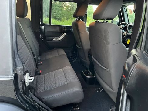 Used 2012 Jeep Wrangler Unlimited Rubicon w/ Connectivity Group AWD/4WD image 17