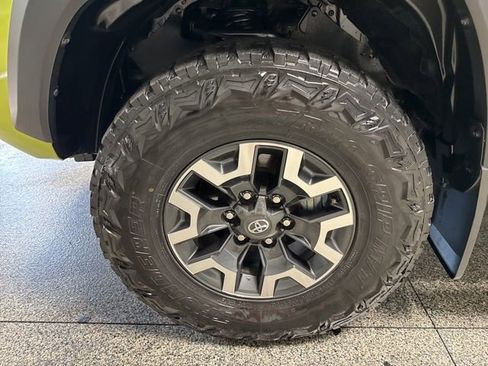 Used 2023 Toyota Tacoma TRD Off-Road w/ Technology Package AWD/4WD image 4