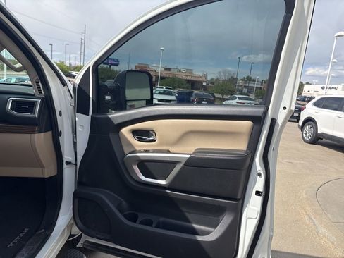 Used 2018 Nissan Titan SL w/ Chrome Package image 26