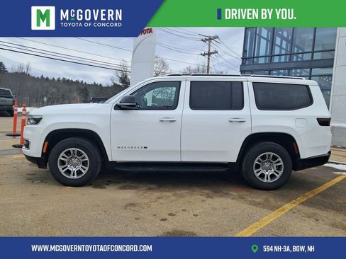 Used 2024 Jeep Wagoneer 4WD w/ HD Trailer Tow Package image 2