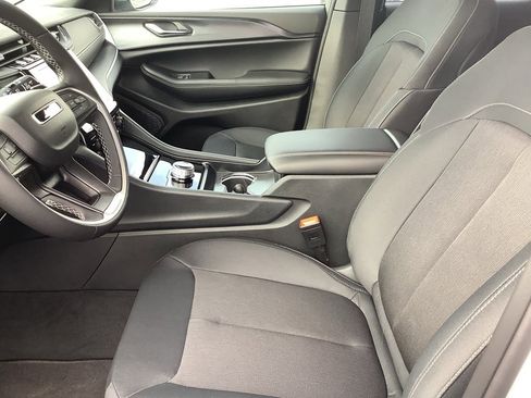 New 2025 Jeep Grand Cherokee Laredo w/ Luxury Tech Group I image 12