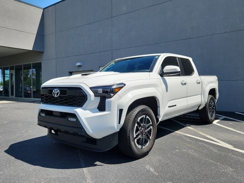 Used 2024 Toyota Tacoma TRD Sport RWD image 2