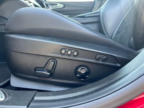 Used 2018 Alfa Romeo Giulia Quadrifoglio w/ Driver Assist Dynamic Package RWD image 26