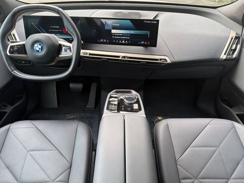 Used 2024 BMW iX xDrive50 w/ Sport Package AWD/4WD image 17