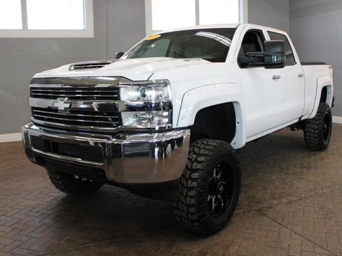 Used 2018 Chevrolet Silverado 2500 W/T w/ WT Convenience Package image 3