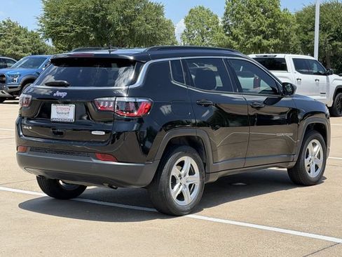 Used 2023 Jeep Compass Latitude w/ Convenience Group AWD/4WD image 4