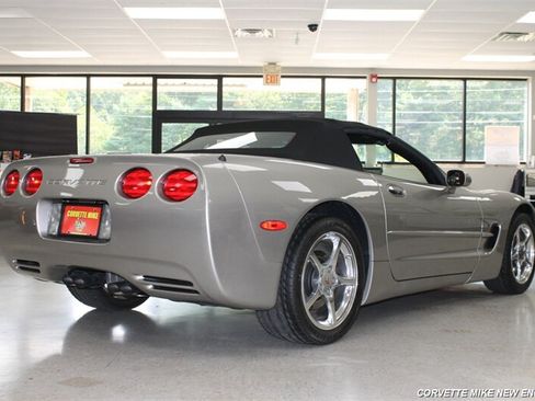Used 2000 Chevrolet Corvette Convertible w/ Performance Handling Pkg RWD image 10