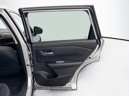 Used 2025 Nissan Rogue SV FWD image 30