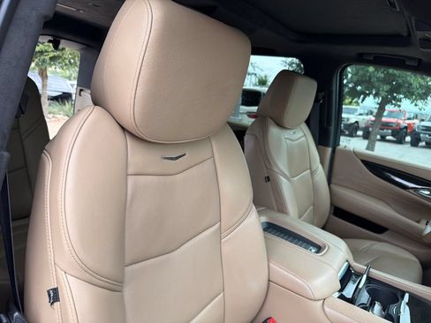 Used 2019 Cadillac Escalade Platinum AWD/4WD image 38