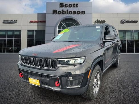 Certified 2022 Jeep Grand Cherokee Trailhawk w/ Luxury Tech Group III image 2