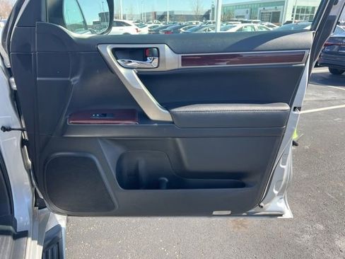 Used 2014 Lexus GX 460 w/ Premium Package image 38