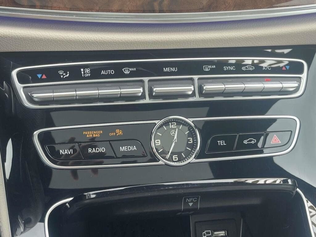 Used 2018 Mercedes-Benz E 400 4MATIC Sedan image 25