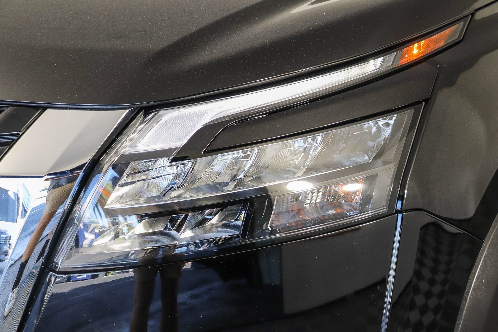 Used 2025 Nissan Pathfinder SL FWD image 11