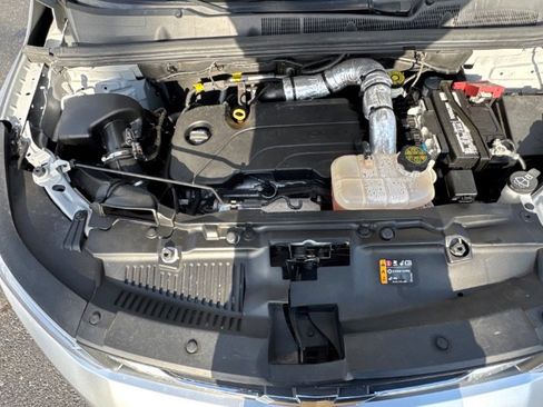 Used 2022 Chevrolet Trax LT w/ LT Convenience Package image 9