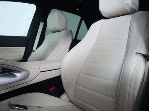 Used 2025 Mercedes-Benz GLE 450 4MATIC image 9