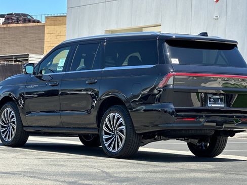 New 2026 Lincoln Navigator L Black Label AWD/4WD image 5