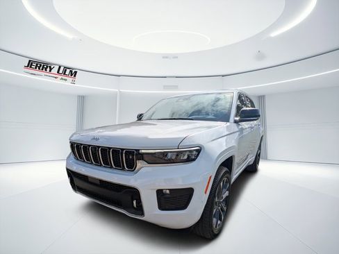 New 2025 Jeep Grand Cherokee Overland w/ Adv Protech Group III image 6