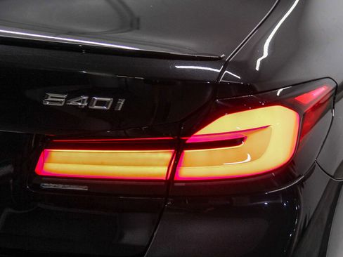 Certified 2023 BMW 540i w/ M Sport Package image 7