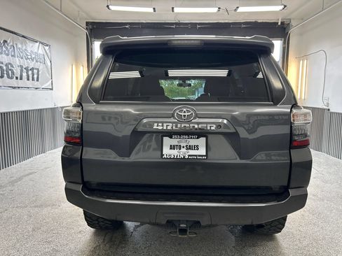 Used 2017 Toyota 4Runner SR5 AWD/4WD image 5