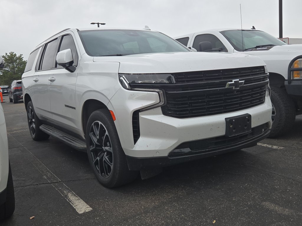 Used 2023 Chevrolet Suburban RST w/ Luxury Package AWD/4WD image 3