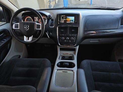 Used 2016 Dodge Grand Caravan SXT w/ Rear Park Assist Package image 20