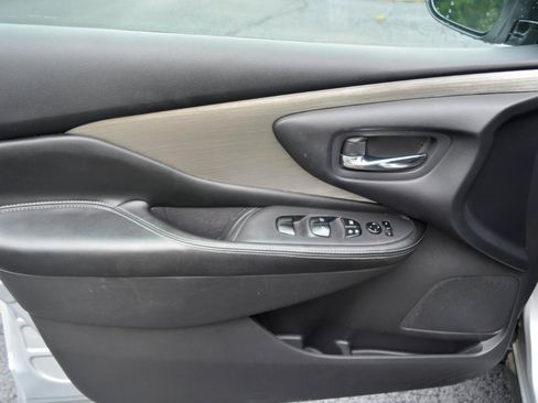 Used 2015 Nissan Murano SV w/ Premium Package FWD image 9