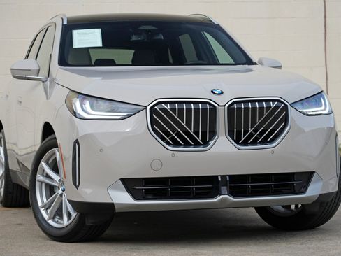 Used 2025 BMW X3 xDrive30i w/ Convenience Package AWD/4WD image 4