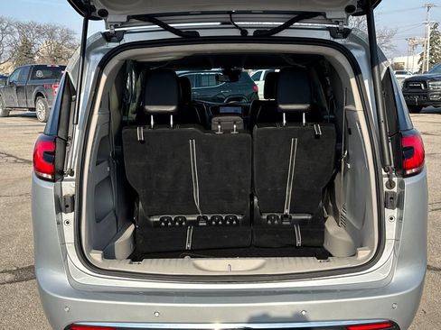 Certified 2023 Chrysler Pacifica Touring-L image 34
