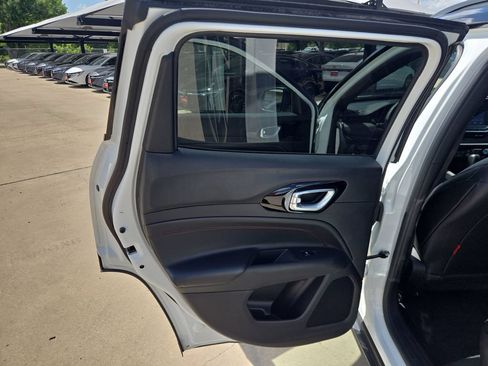 Used 2025 Jeep Compass Trailhawk AWD/4WD image 12