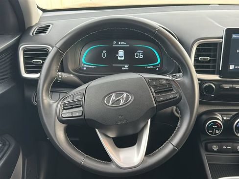 Used 2025 Hyundai Venue SEL FWD image 23