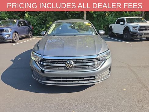 Used 2024 Volkswagen Jetta SE FWD image 2