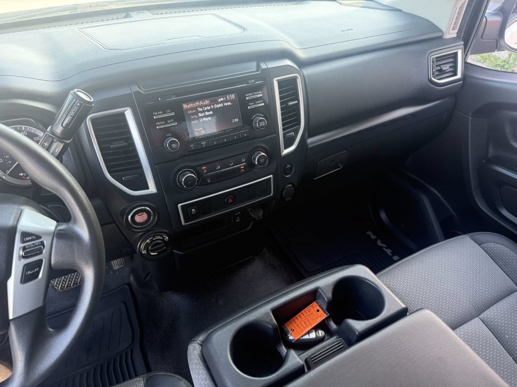 Used 2017 Nissan Titan S AWD/4WD image 11