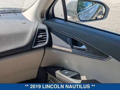 Used 2019 Lincoln Nautilus Select w/ Class II Trailer Tow Package FWD image 19