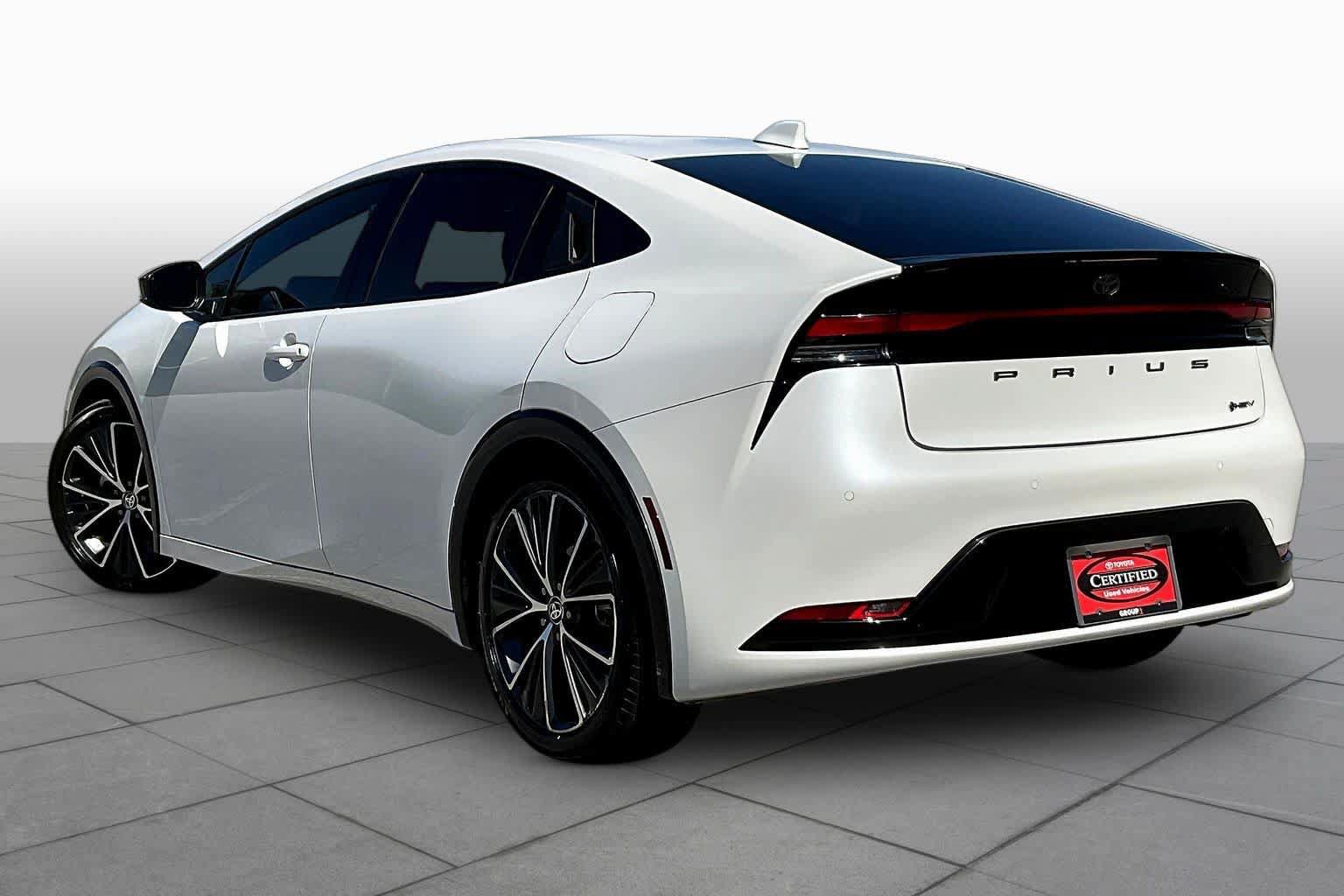 Used 2025 Toyota Prius XLE FWD image 12