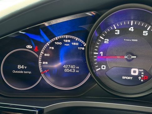 Used 2021 Porsche Cayenne AWD/4WD image 47