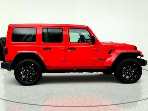 Used 2025 Jeep Wrangler Unlimited Sahara w/ Safety Group AWD/4WD image 4