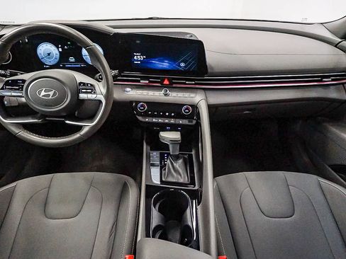 Used 2025 Hyundai Elantra SEL image 13