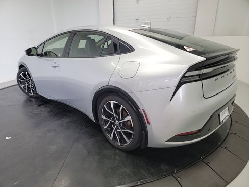 Used 2023 Toyota Prius Prime FWD image 6